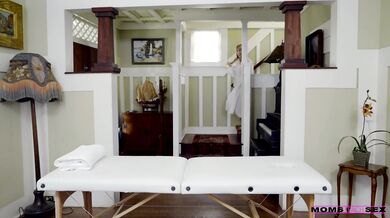 Cherie De Ville a jej dcéra Anya Olsen v hriešnej oslave plnej masírovania a sexu