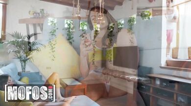 Prichytenie pri masturbácii končí tvrdou jebačkou od Paola