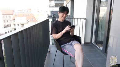 Liz Ocean a jej dokonalé fajčenie a jebačka s urasteným Aziatom