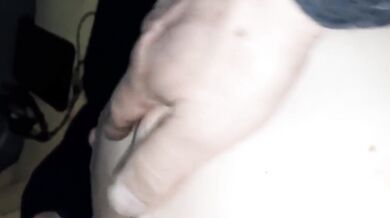 Sexy manželka a susedove nenechavé prsty na jej bradavkách