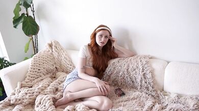 Hľadala útechu a namiesto toho dostala penis hlboko do krku