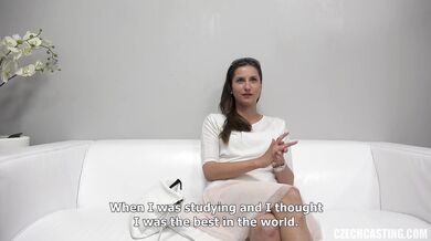 Mrdanie 28-ročnej amatérky so zaviazanými očami