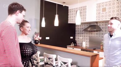 Keď sa do prsnatej baby pustia traja chlapi a dajú jej DP