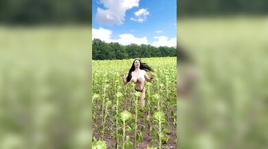 Pohľad na veľké prírodné prsia pri tvrdom mrdaní