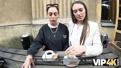 Drsné análne mrdanie vonku pred ľuďmi