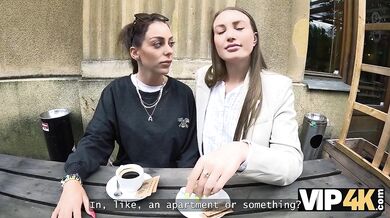 Drsné análne mrdanie vonku pred ľuďmi