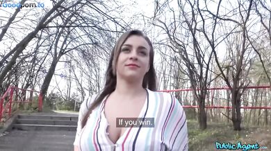 Mrdanie Josephine Jackson za peniaze po tom, čo ukázala kozy