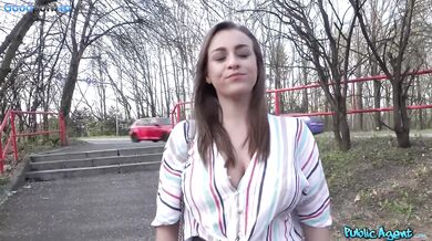 Mrdanie Josephine Jackson za peniaze po tom, čo ukázala kozy