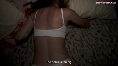 Keď sa k tebe sexy nevlastná sestra nasáčkuje do postele