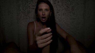 Keď sa k tebe sexy nevlastná sestra nasáčkuje do postele