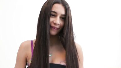 Keď to medzi nimi začalo iskriť pod stanom a skončilo to drsným mrdaním na pohovke