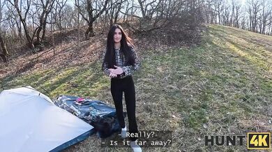 Keď to medzi nimi začalo iskriť pod stanom a skončilo to drsným mrdaním na pohovke