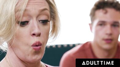 Dee Williams si najskôr prstila kundu pri videu a potom sa nechala brutálne vymrdať