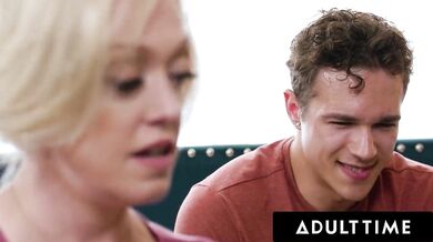 Dee Williams si najskôr prstila kundu pri videu a potom sa nechala brutálne vymrdať