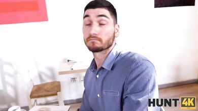 Mrdanie s Raulom Costom ako pomoc pre jej frajera