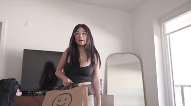 Nevlastná sestra míňala otcove prachy, tak mi dala svoju kundu, aby som mlčal