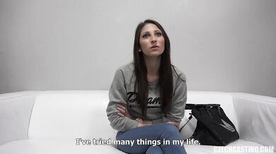 Štíhla Anna predviedla svoju kundu a potom mala sex na kameru