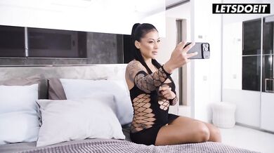 MILFka Mariana Martix a jej sex so susedom a jeho obrím klackom