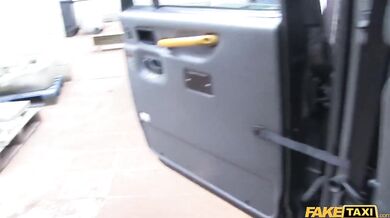 Nadržaná MILFka s veľkými kozami prežíva svoje sexuálne dobrodružstvo