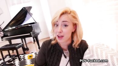 Prvá porno scéna roztomilej blondínky