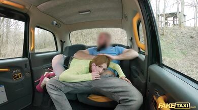 Nadržaná kráska a jej tvrdý sex s veľkým klackom