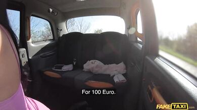 Talianska striptérka a jej sex v taxíku