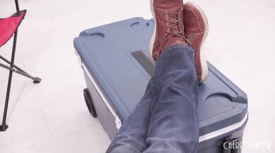 Dakota Tyler si v tichosti nechala vyprcať kundu nevlastným otcom