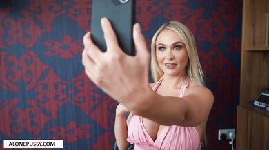 Sophie Reade si nechala vyprcať kundu bielym čurákom