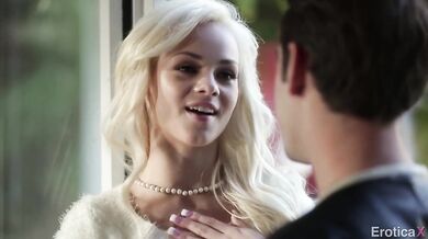 Poriadne mrdanie blonďavej Elsy Jean