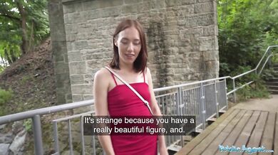 Poriadne prcanie štíhlej Rusky vonku