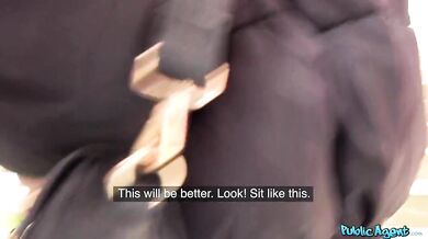 Vystriekal som sa jej hlboko do kundy a nechal to z nej pomaly tiecť