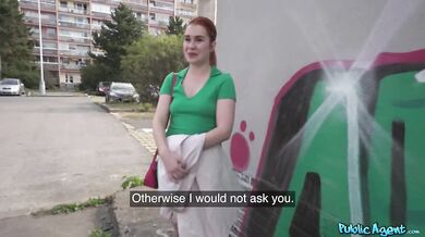 Nadržaná ryšavá študentka si to nechala naložiť bez gumy priamo na intráku