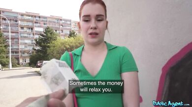 Nadržaná ryšavá študentka si to nechala naložiť bez gumy priamo na intráku