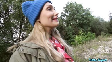 Poriadne mrdanie pri ceste, keď pomoc pri hľadaní šteniatka skončila jebáním do kundy