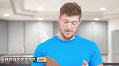 Análne mrdanie Ryan Reid zakončené náložou mrdky na jej vyjebanú prdel