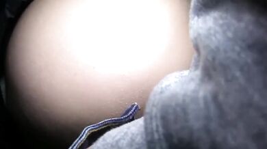 Nadržaný párik si to rozdal vonku na lavičke a nechal sa u toho natočiť