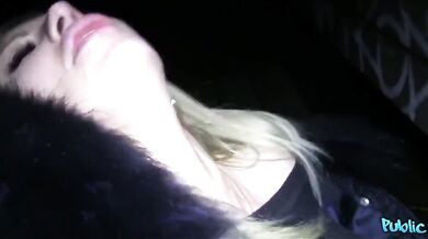 Nadržaný párik si to rozdal vonku na lavičke a nechal sa u toho natočiť