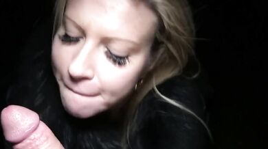 Nadržaný párik si to rozdal vonku na lavičke a nechal sa u toho natočiť