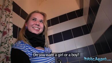 Mrdanie študentky zakončené creampieom