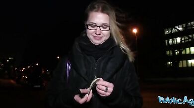 Mrdanie študentky zakončené creampieom