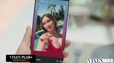 Ashley a rozpálená Joanna sa predháňajú, ktorá si nechá viac vyprcať kundu