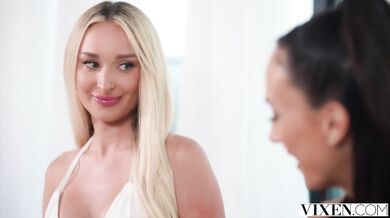 Meagan a rozpálená Sarah sa spoločne vrhli na jeden klacek v parádnej trojke