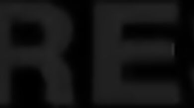 Roztiahla riť a nechala sa ojebať hrubým penisom