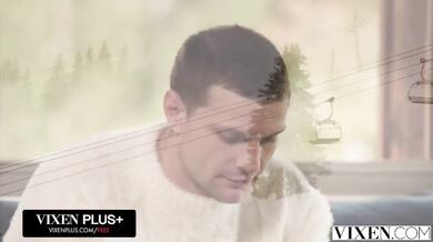 Bella roztiahla nohy pod šírym nebom a nechala si poriadne vyprcať kundu