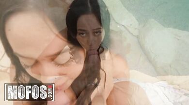 Dania Vega dala Charlesovi hlboké hrdlo a potom si nechala vonku vyprcať kundu