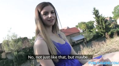 Tieto obrie prírodné prsia poriadne ohobľovali na verejnom mieste