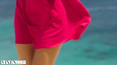 Exhibicionistka Tiffany Tatum a jej nárez na verejnosti s dominantným sugar daddym