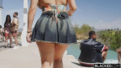 Violet Myers brutálne vyprcal gang ôsmich černochov