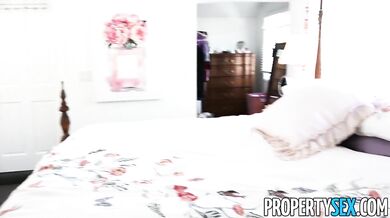 Sexy realitná agentka pri prehliadke domu obslúžila klienta