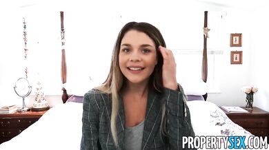 Sexy realitná agentka pri prehliadke domu obslúžila klienta
